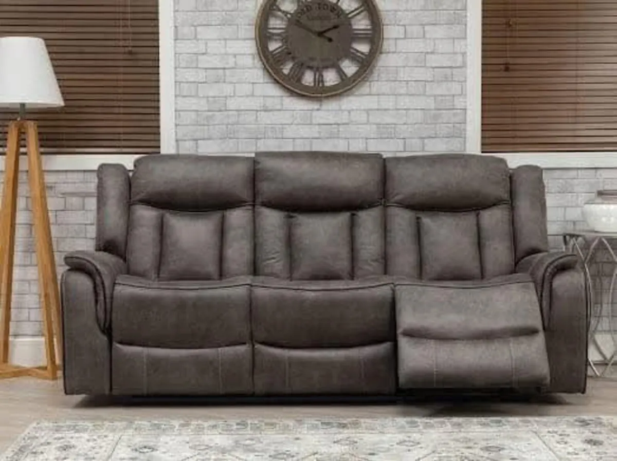 ⚡️BRAND NEW 3+2 WESTVIEW SOFAS IN STOCK⚡️ - Image 2