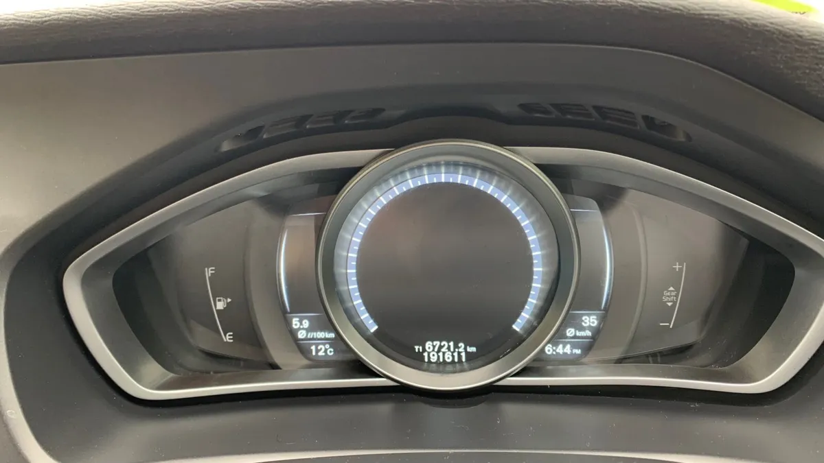 Volvo V40 2014 - Image 2