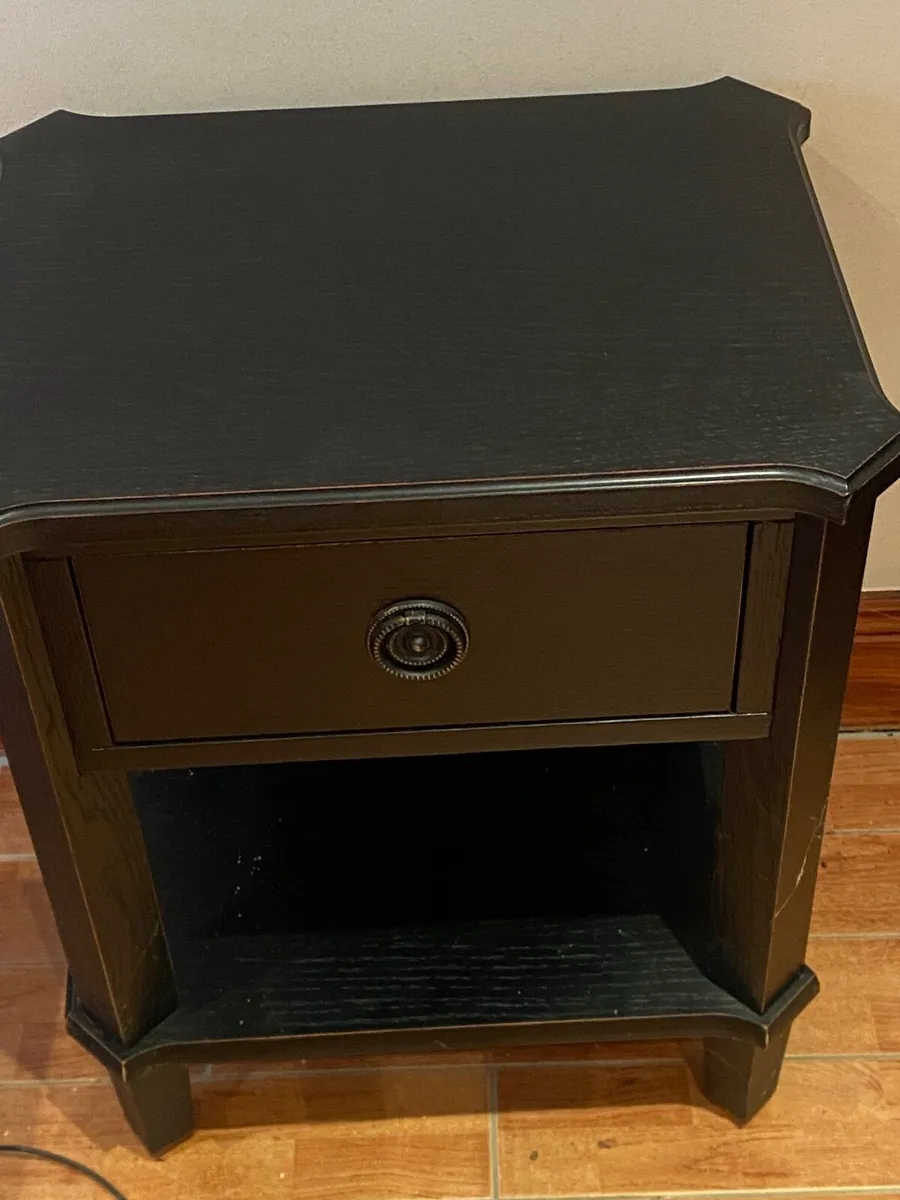 Chest of Drawers and 2 matching bedside lockers - Image 2
