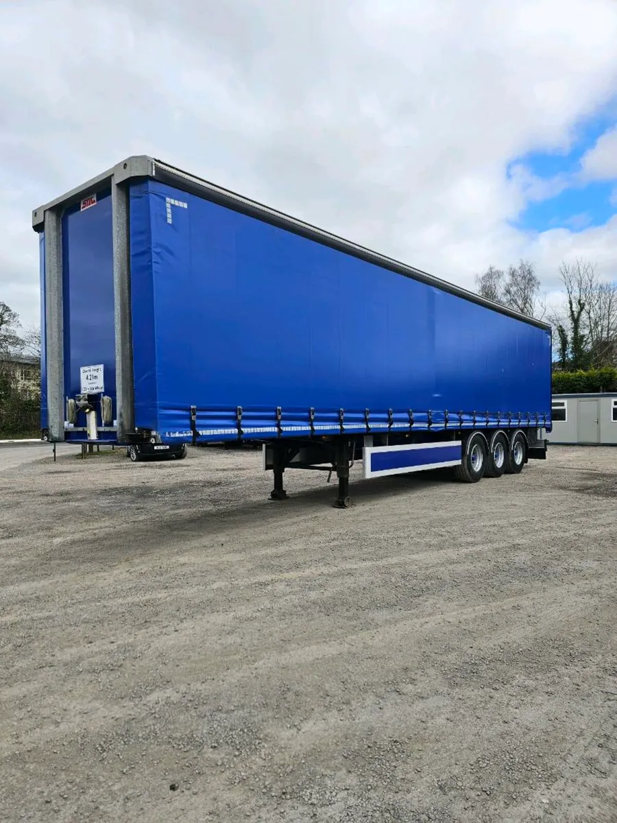 2013 SDC CURTAINSIDER - Image 1