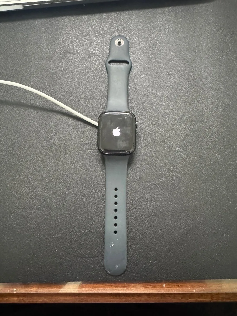 Apple Watch Series 7 GPS Aluminum 45mm - Image 1