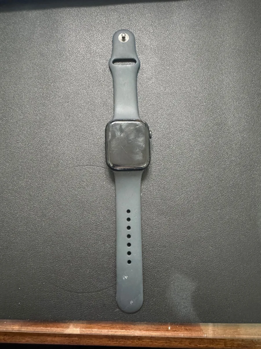 Apple Watch Series 7 GPS Aluminum 45mm - Image 2