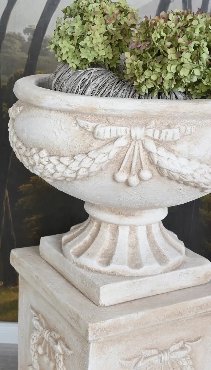 Baroque bowl on pedestal Planter Jardin de Versai - Image 3