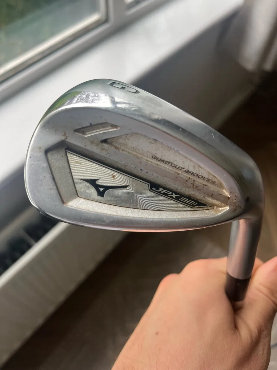 Mizuno JPX 921 Gap Wedge - Image 1