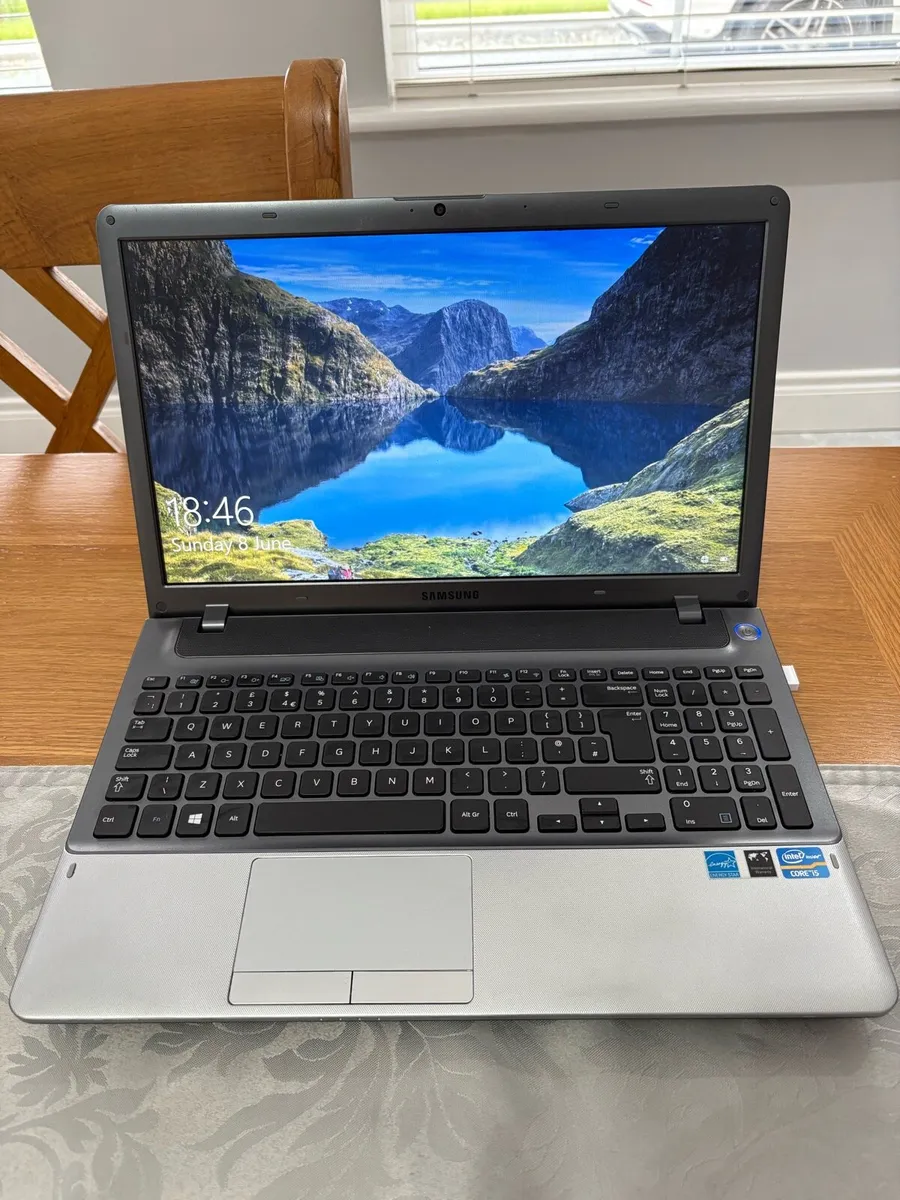 Samsung Laptop - Image 1