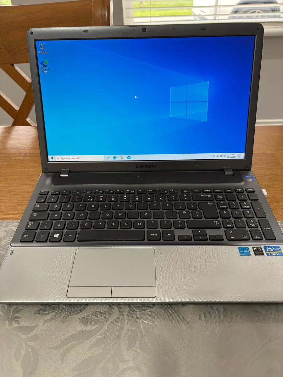 Samsung Laptop - Image 2