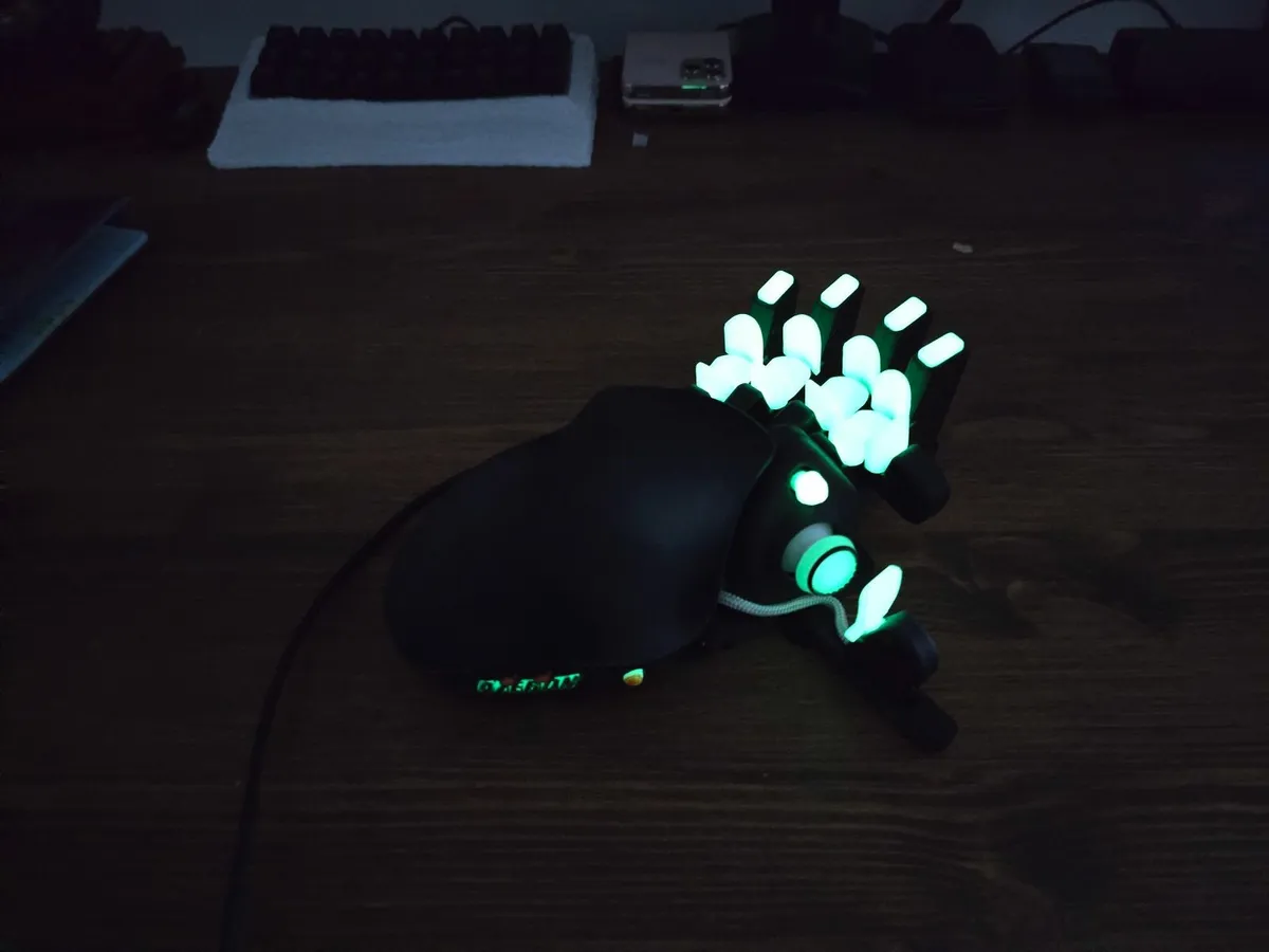 Azeron Compact gamepad keypad glow in the dark - Image 1