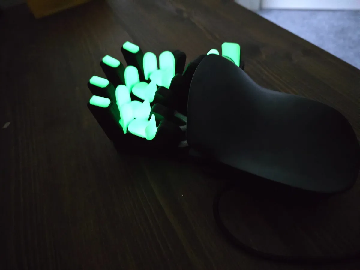 Azeron Compact gamepad keypad glow in the dark - Image 2