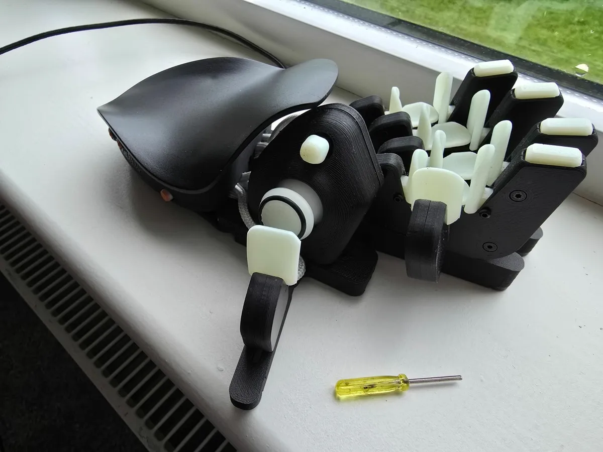 Azeron Compact gamepad keypad glow in the dark - Image 3