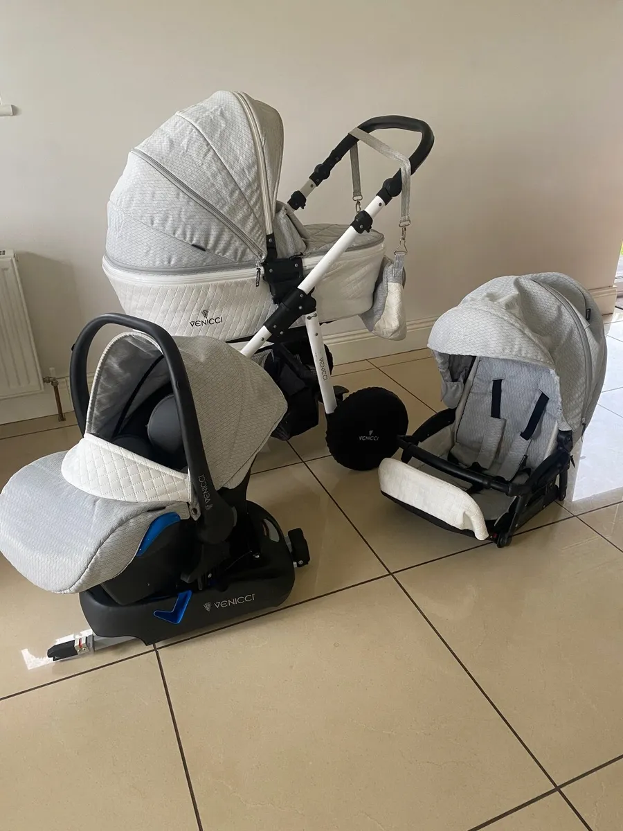 Venicci Travel System - Image 1