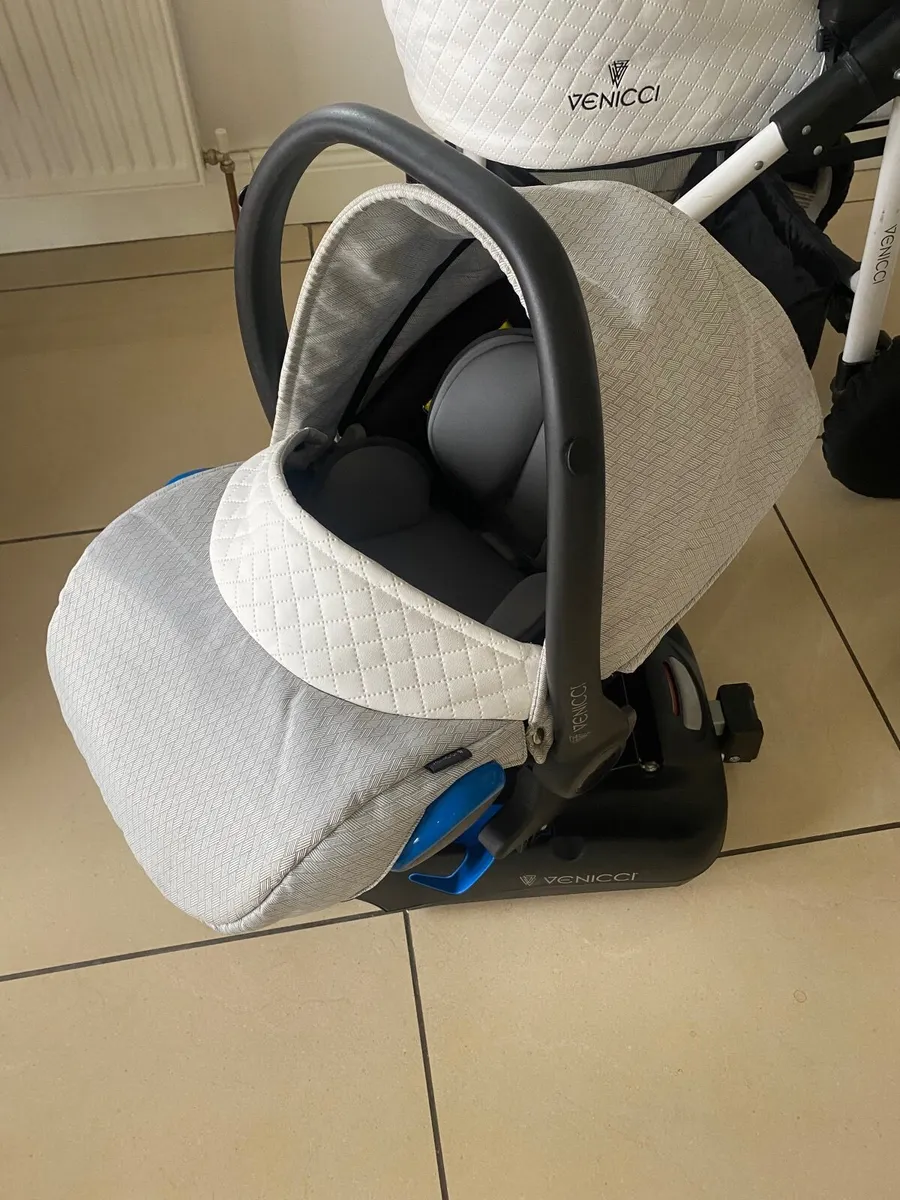 Venicci Travel System - Image 2