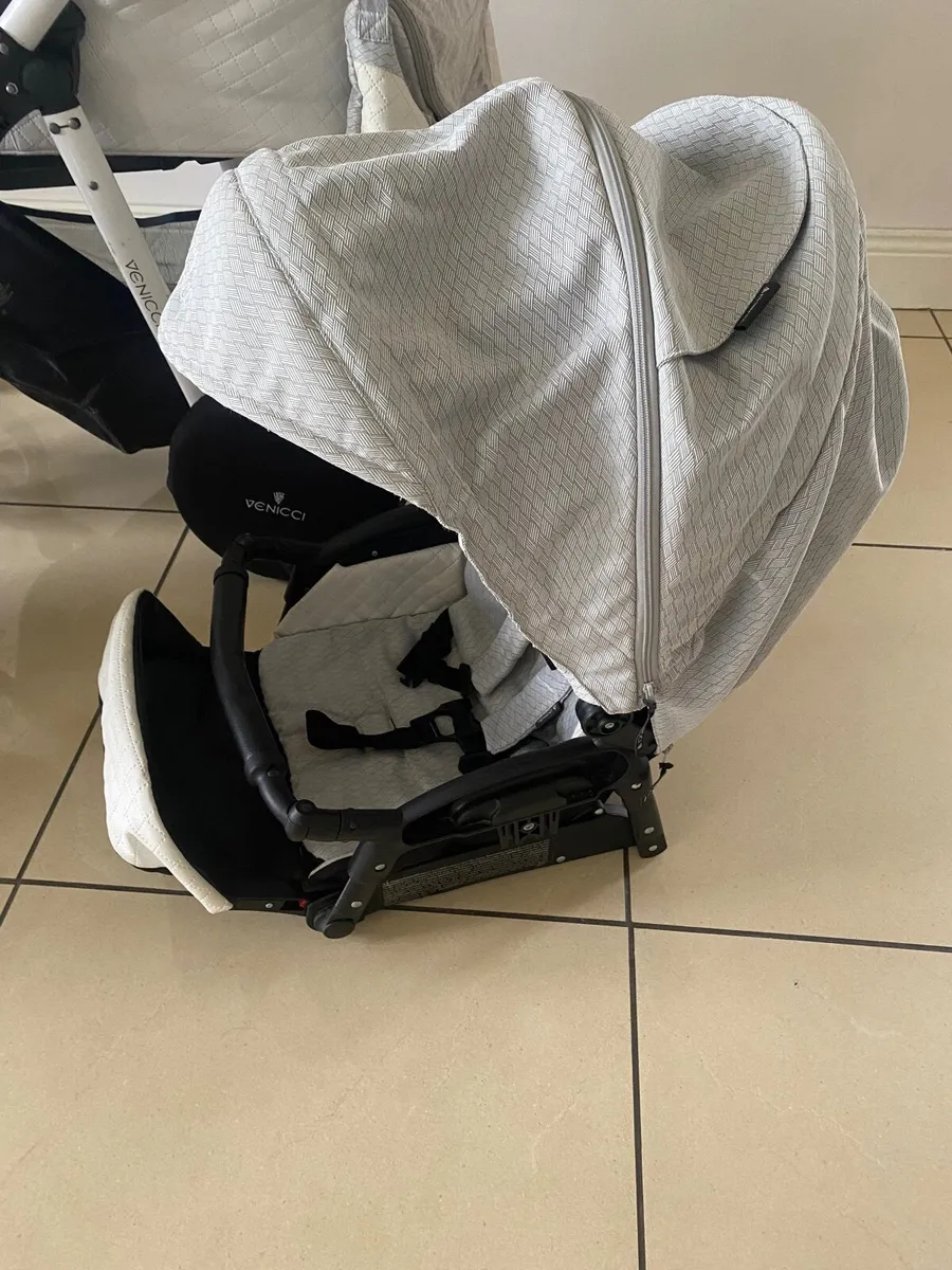 Venicci Travel System - Image 3
