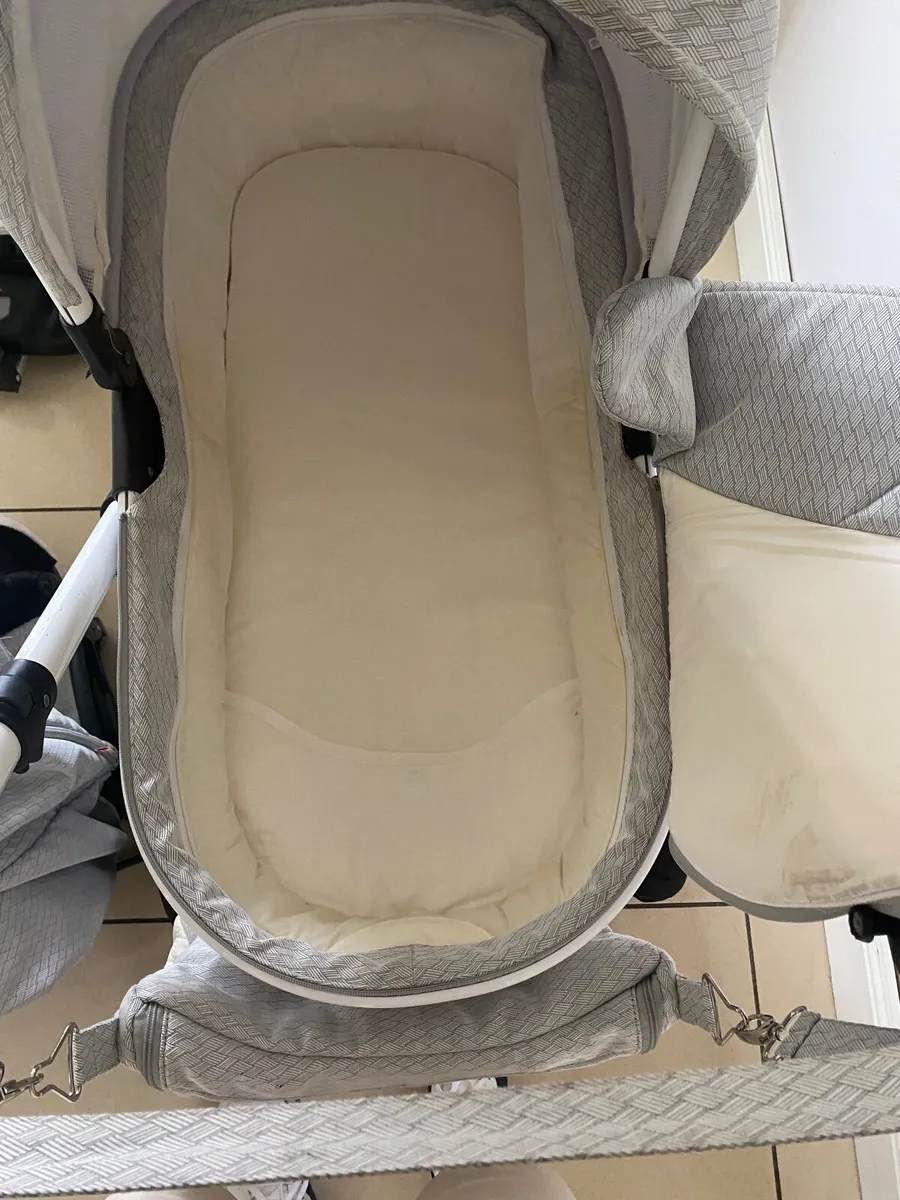 Venicci Travel System - Image 4