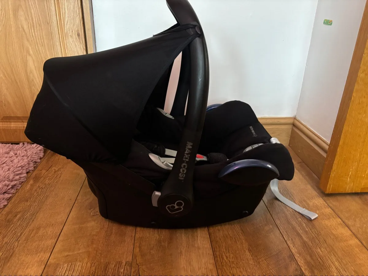 Maxi Cosi car seat and Isofix base - Image 4