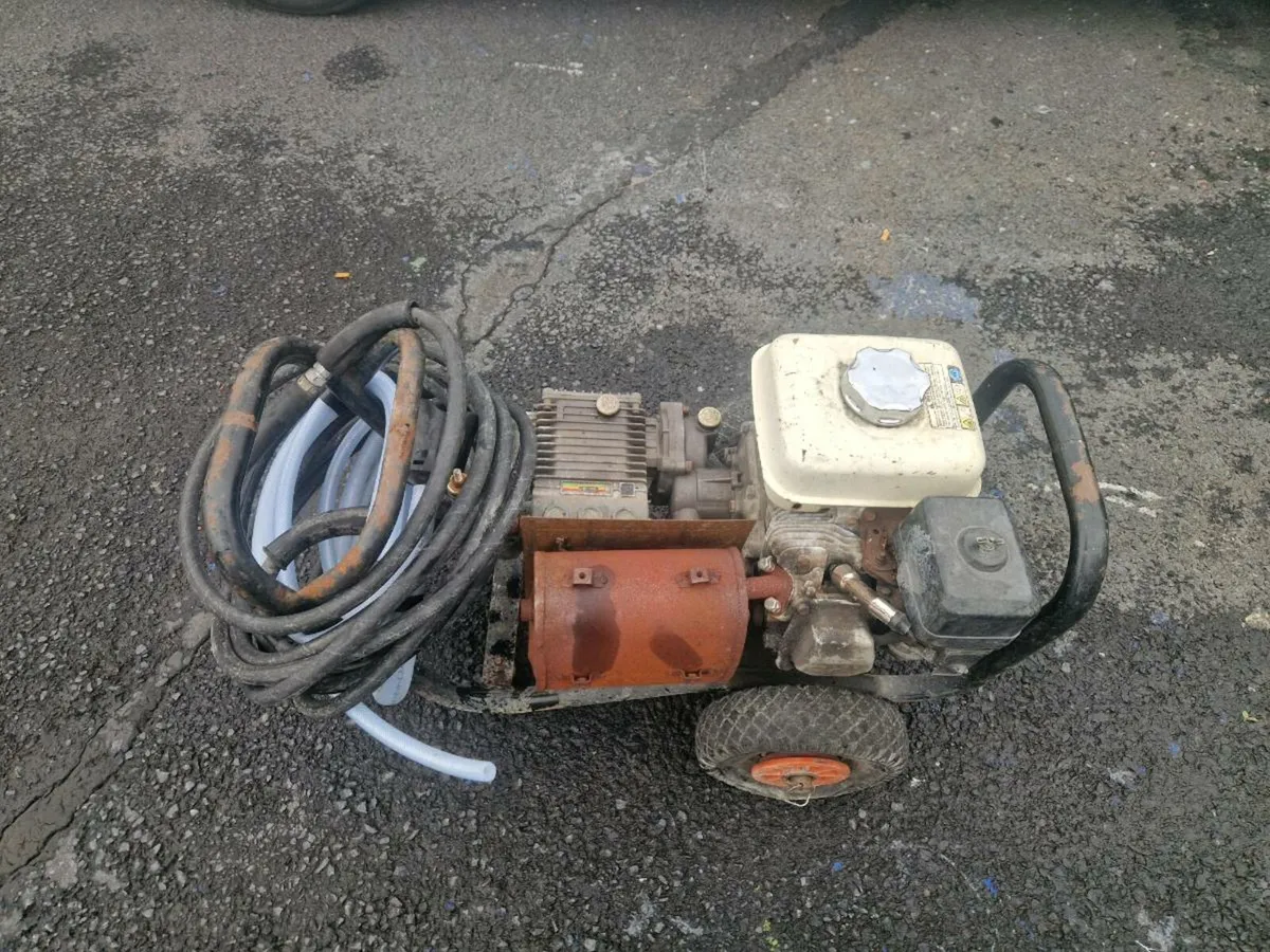Honda power washer in good condition  works perfec - Image 1