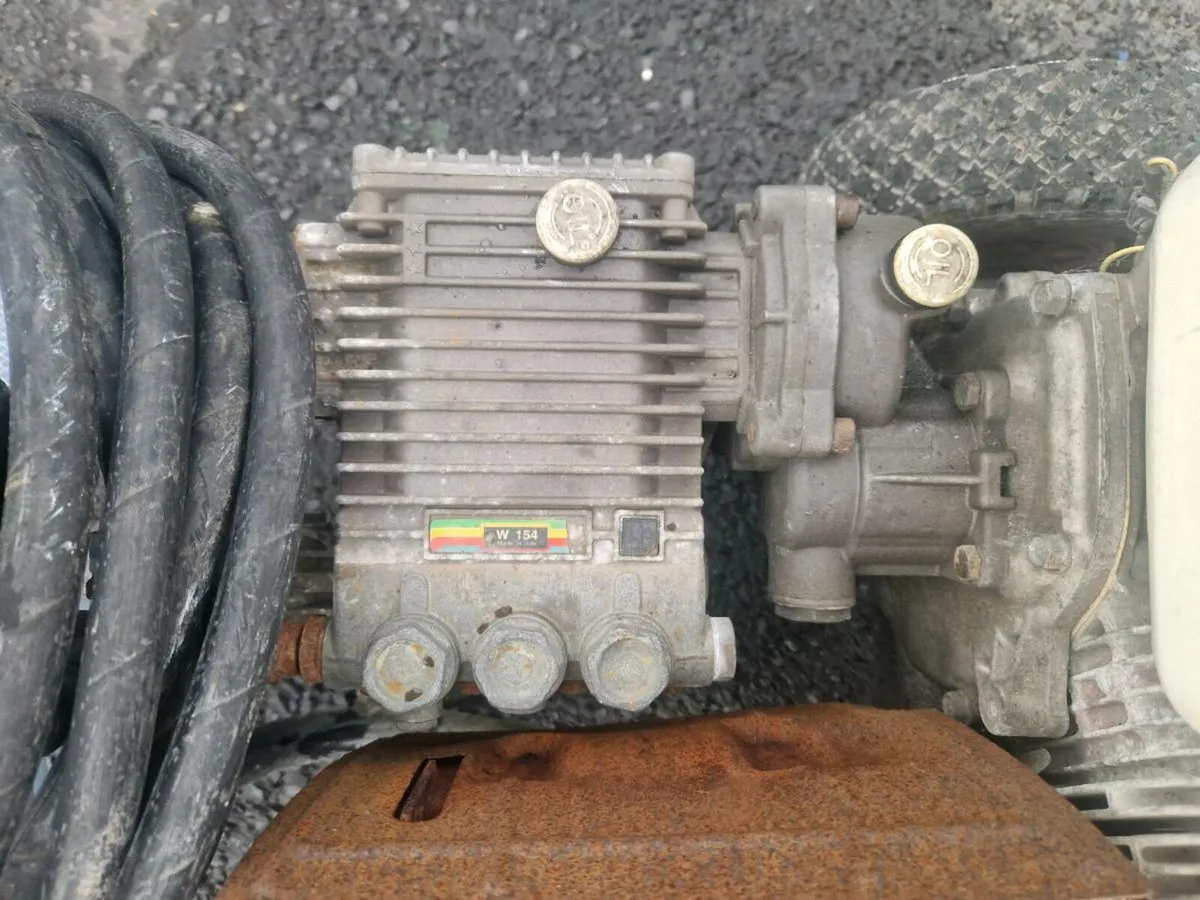 Honda power washer in good condition  works perfec - Image 2