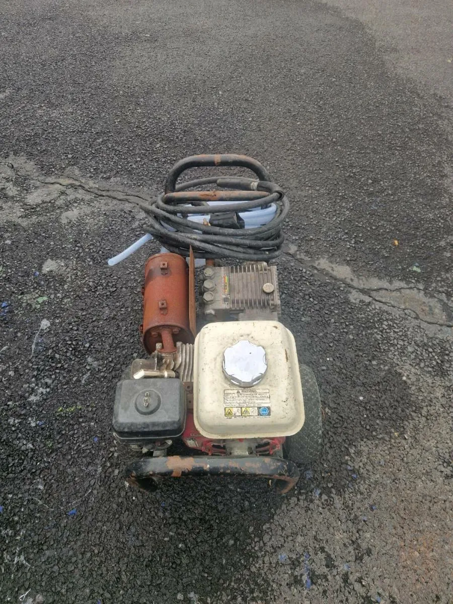 Honda power washer in good condition  works perfec - Image 3