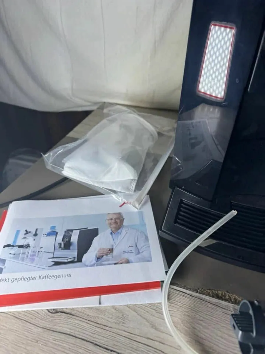 Jura E60 Coffee Machine - Image 4