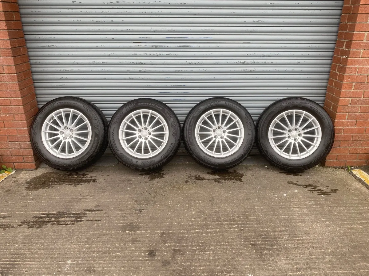 LANDROVER VELAR ORIGINAL 18’’ ALLOY WHEELS WITH TY - Image 1
