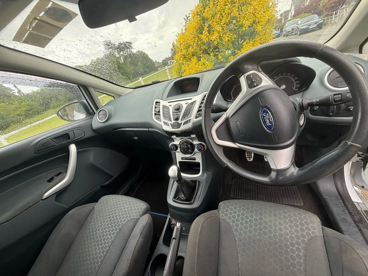 Car - Image 2