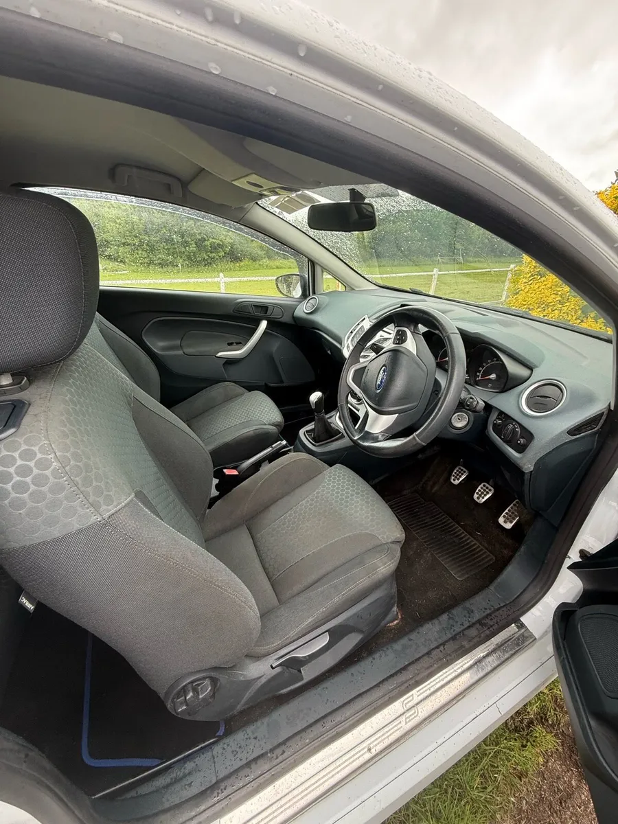 Car - Image 3