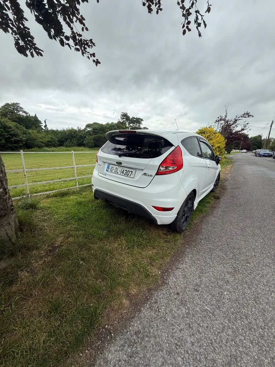 Car - Image 4