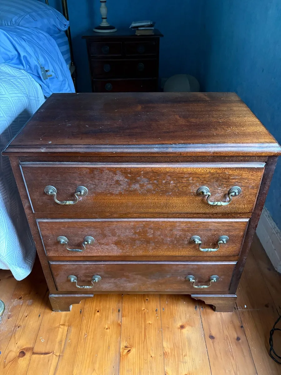 Chest of drawers (small)