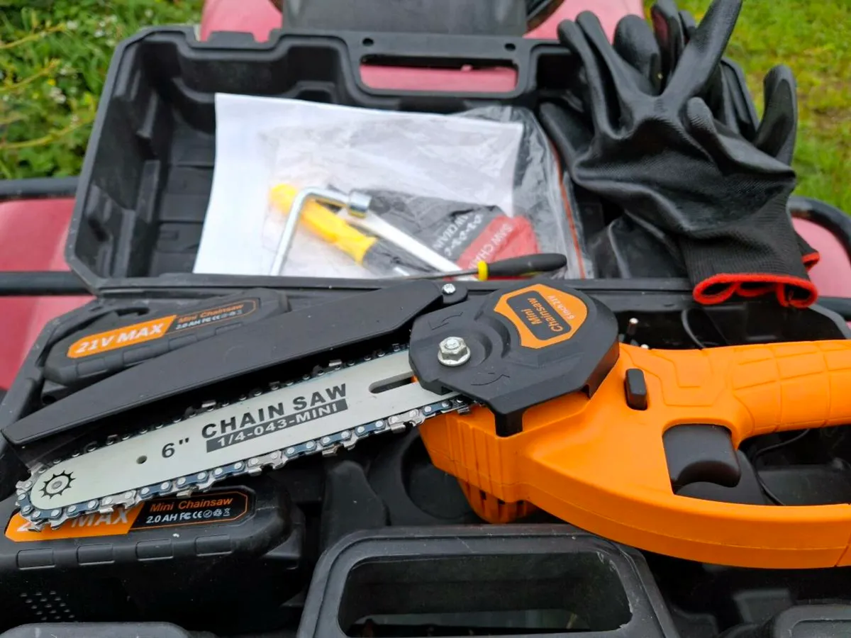 Mini Chainsaw - Image 1
