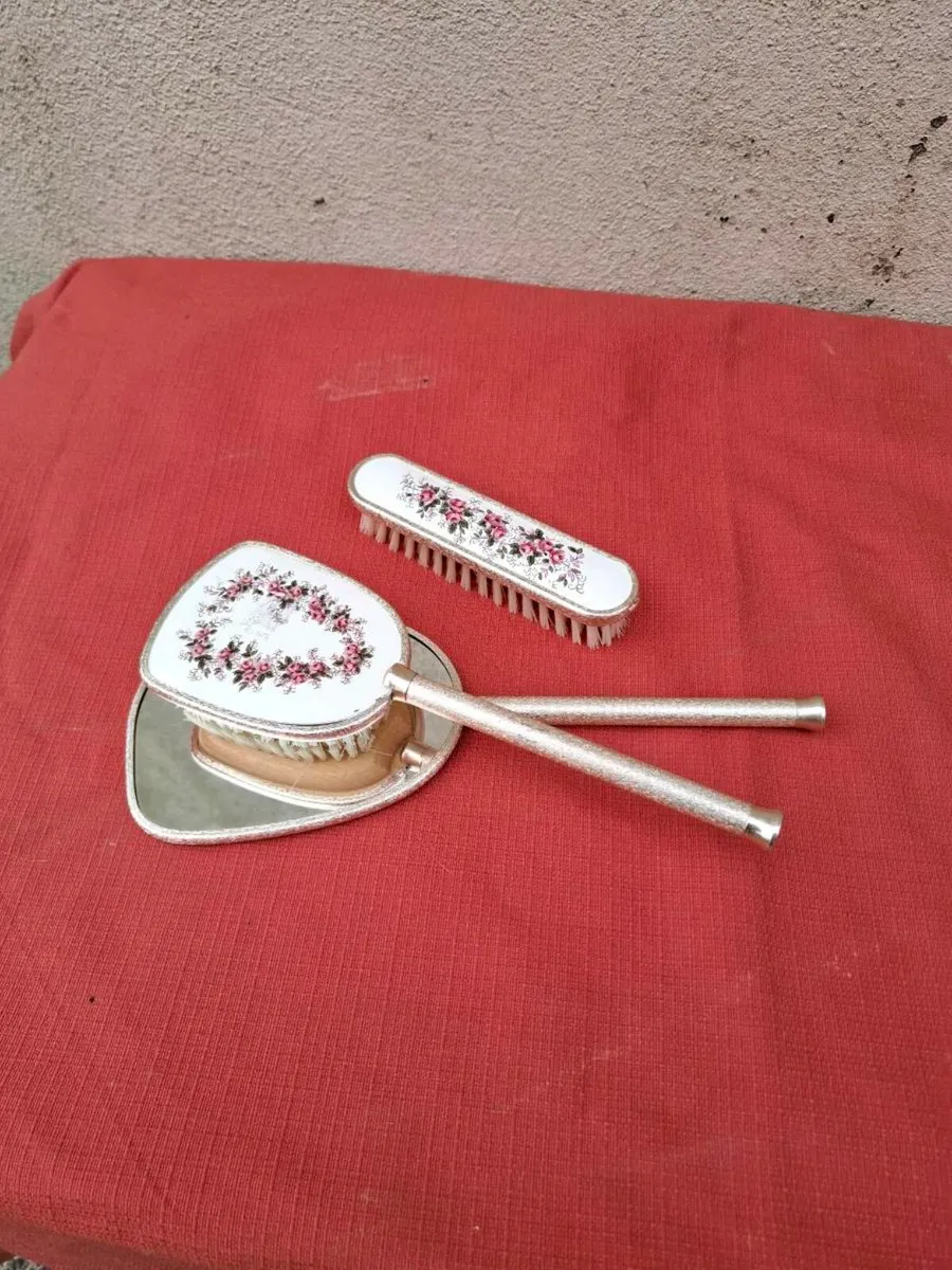 Vintage mirror brush set postage possible - Image 1
