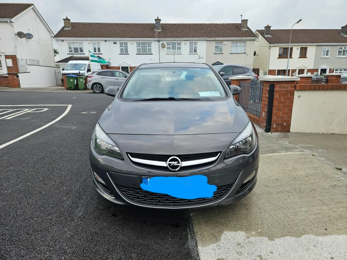 Opel Astra 2014 - Image 2