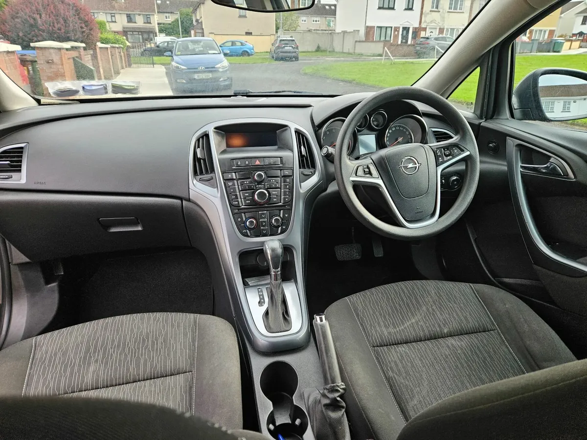 Opel Astra 2014 - Image 3