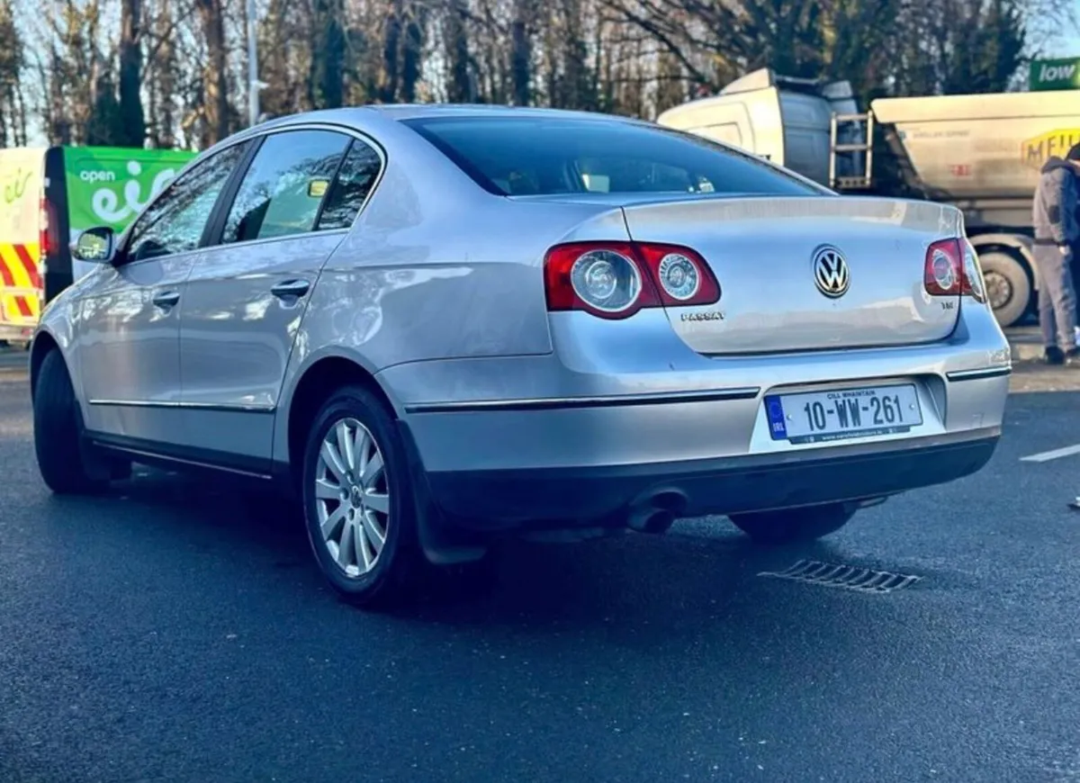 Volkswagen Passat - Image 1