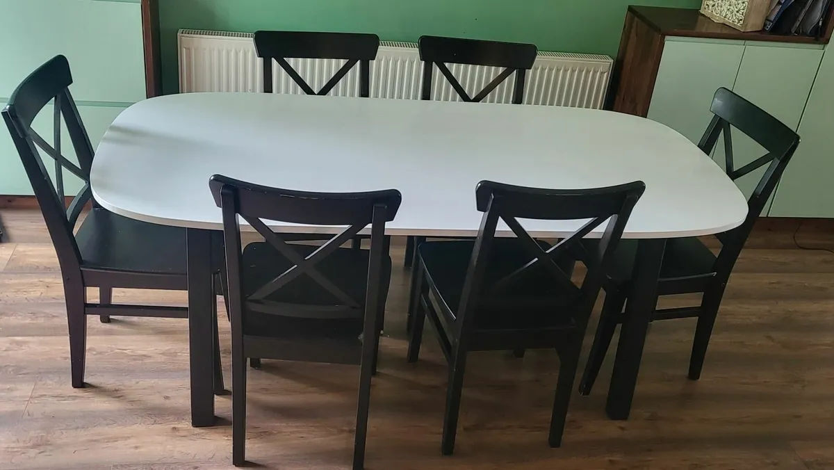 table and 6 chairs - Image 1
