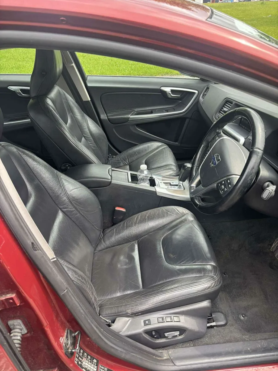 Volvo s60 2.0D Auto NCT 03/2026 & Tax 06/2025 - Image 4