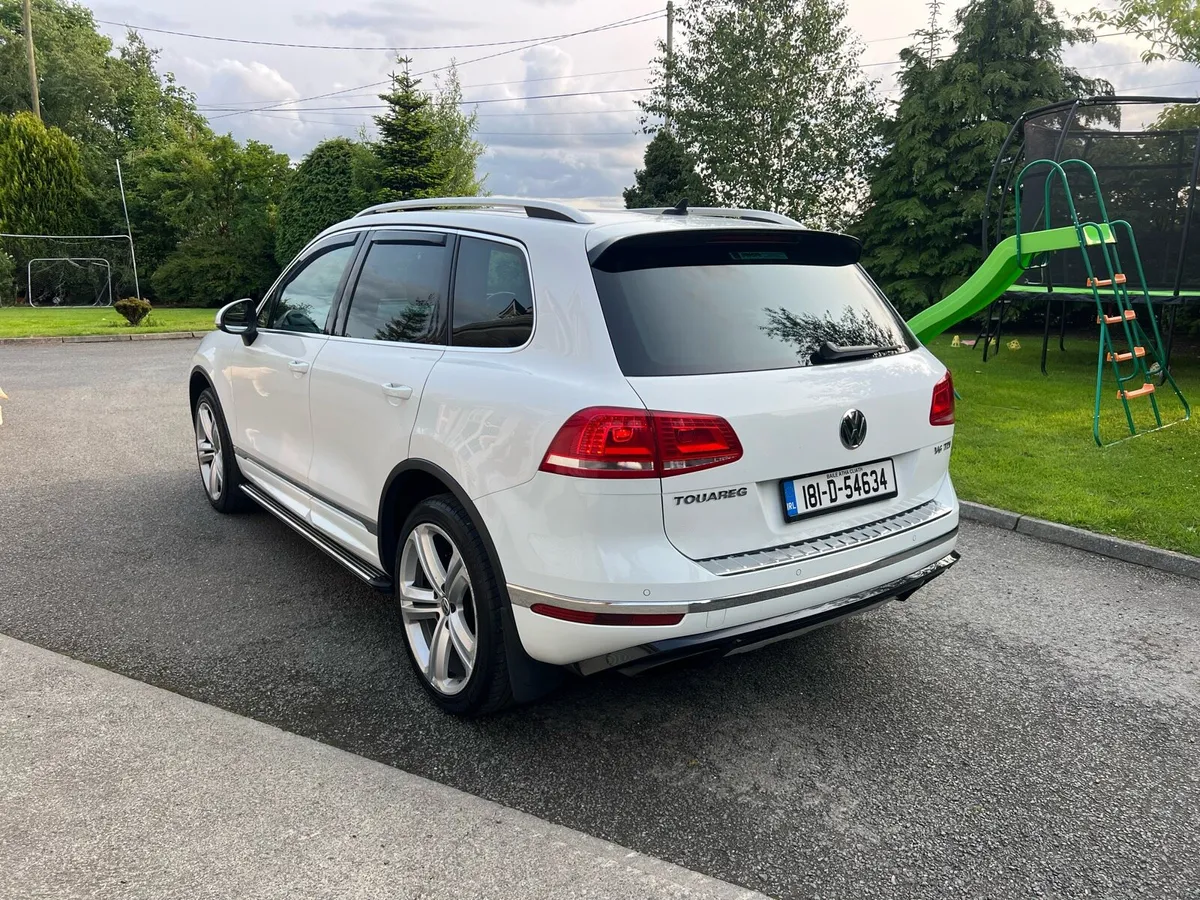 181 VW Touareg 3.0 v6 tdi R-Line - Image 3