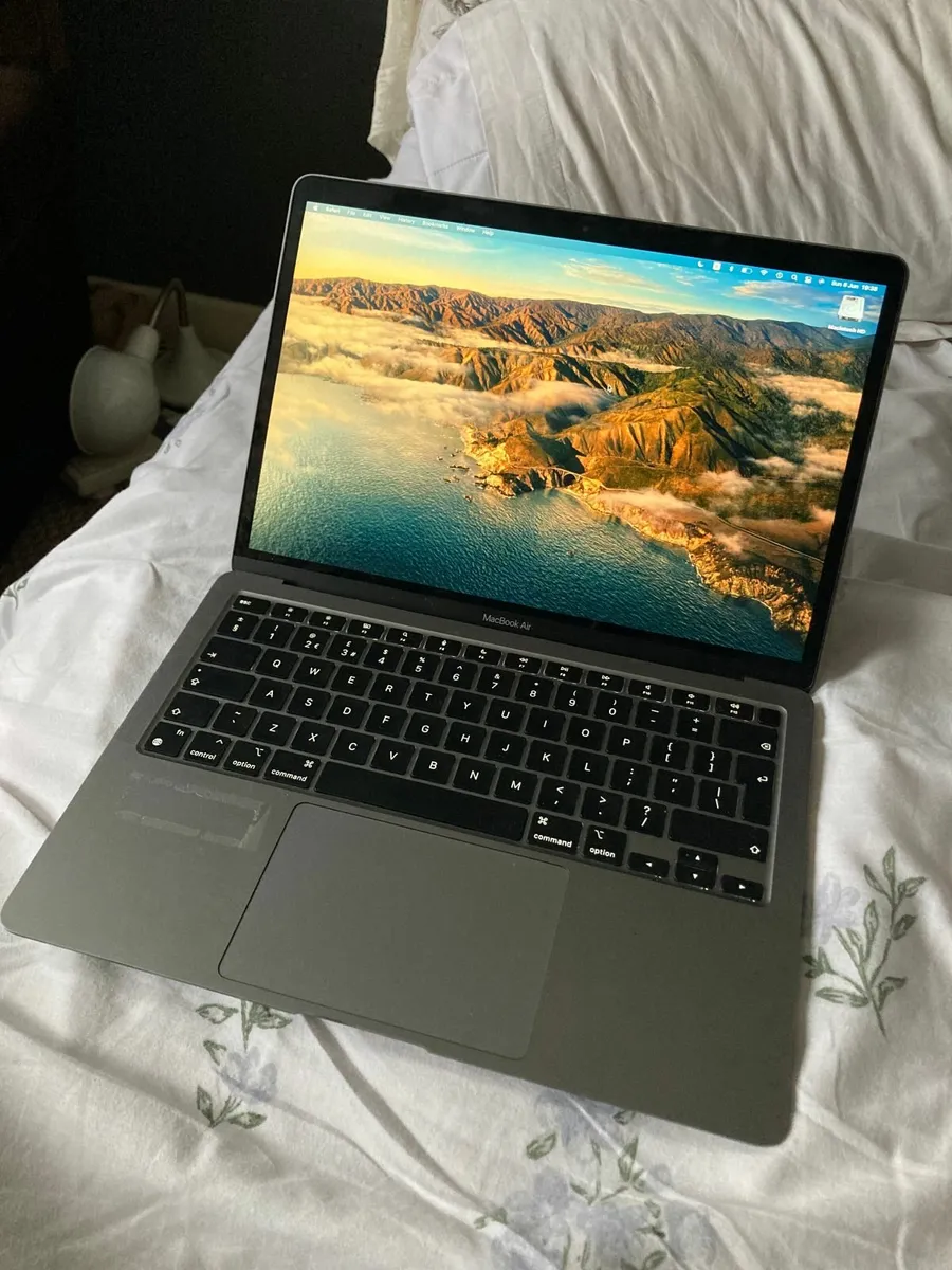 MacBook Air M1 - Image 1