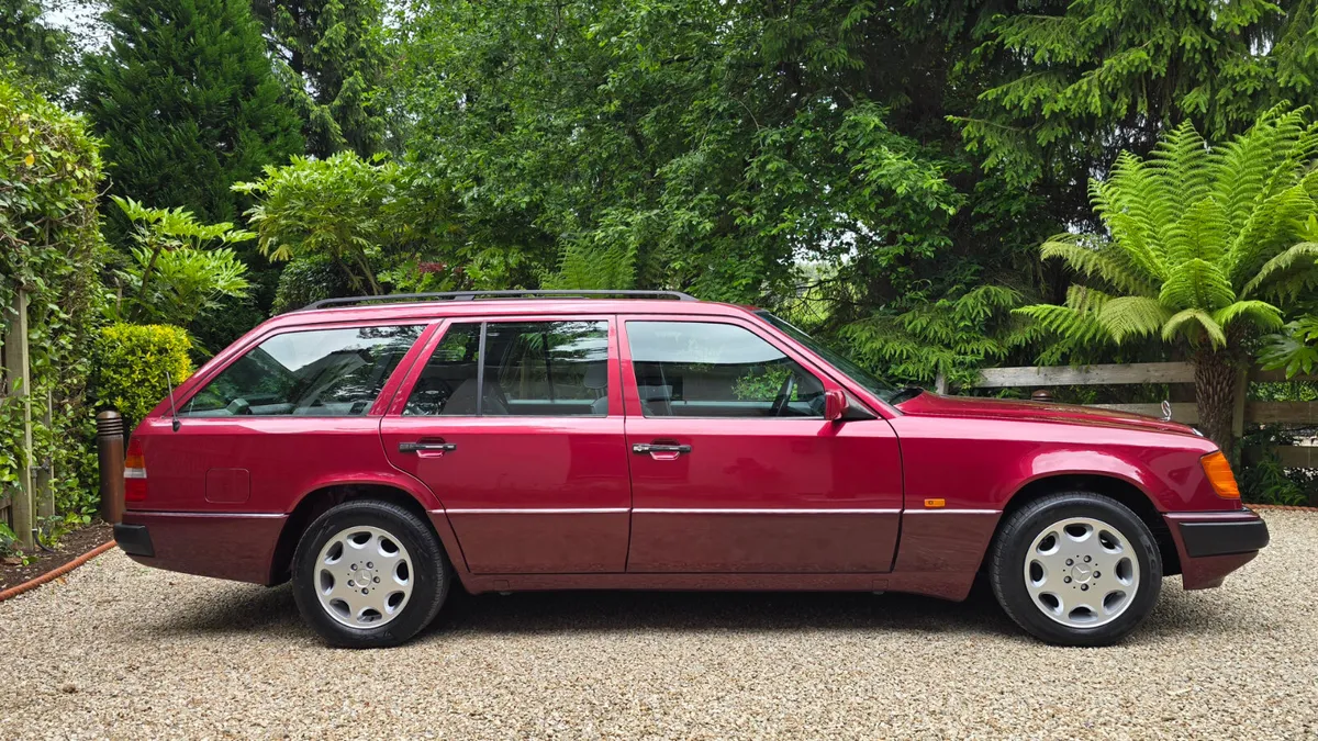 1993 Mercedes 220TE - Show winning condition - Image 3
