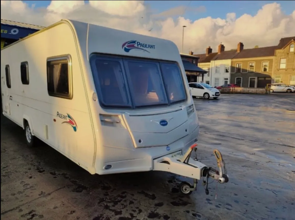 Lightweight 09 Bailey 6/7 berth & Full Awning - Image 3