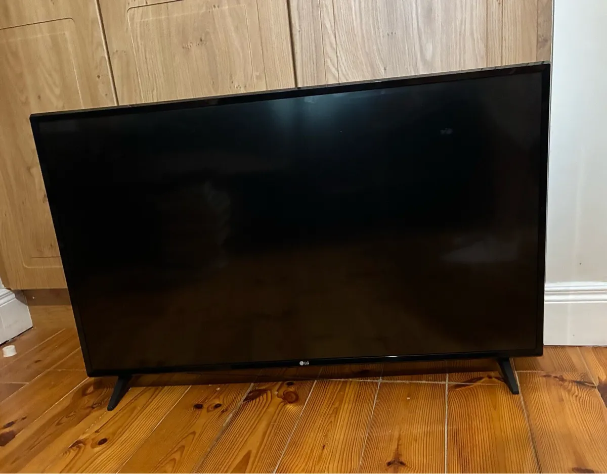 43 inch LG TV in excellent condition - Image 1