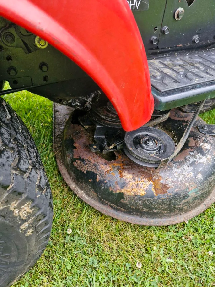 Jonsered Supervac ride on mower Delivery available - Image 4