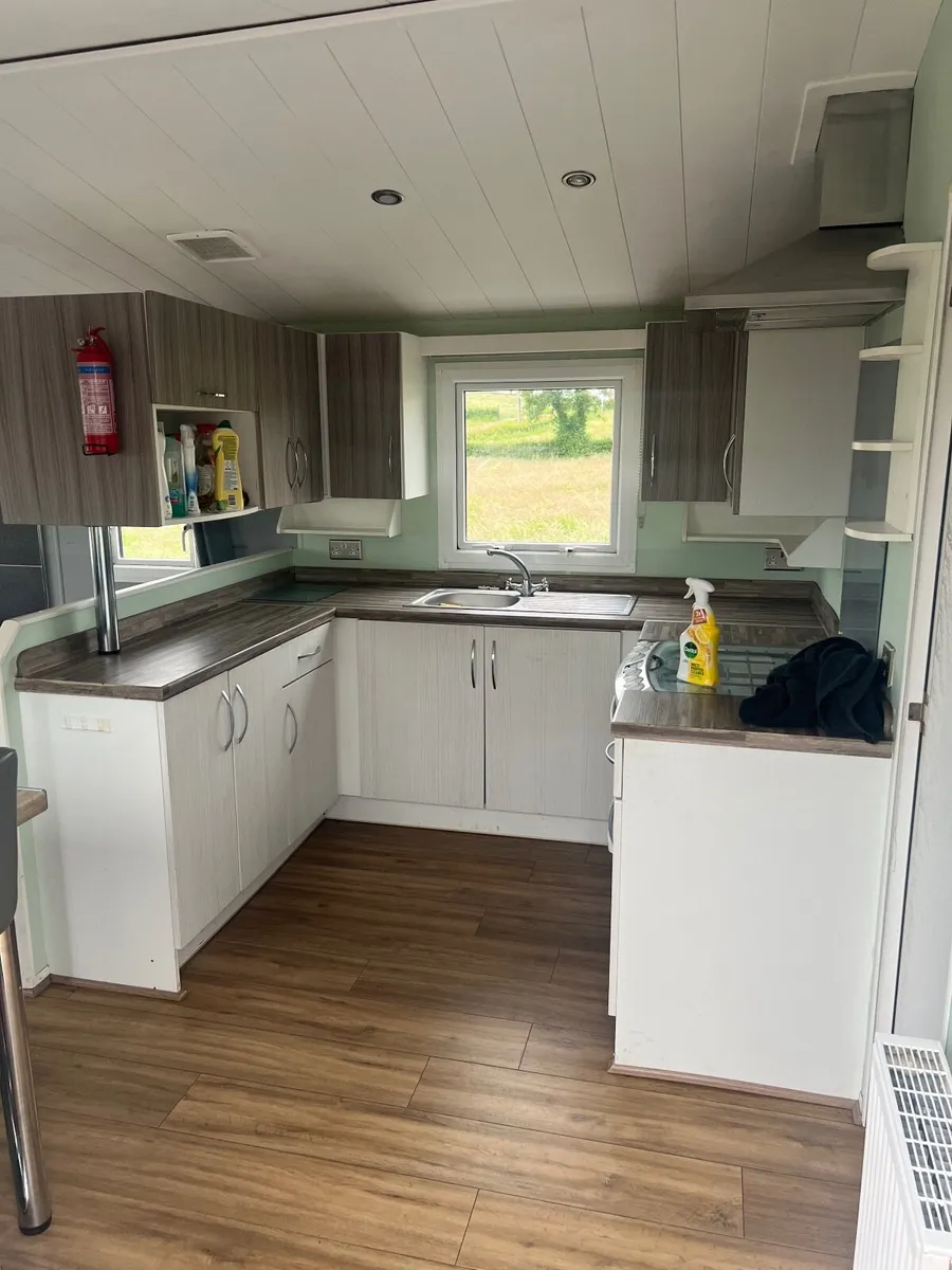 Willerby Isis 2 bedroom static caravan - Image 2