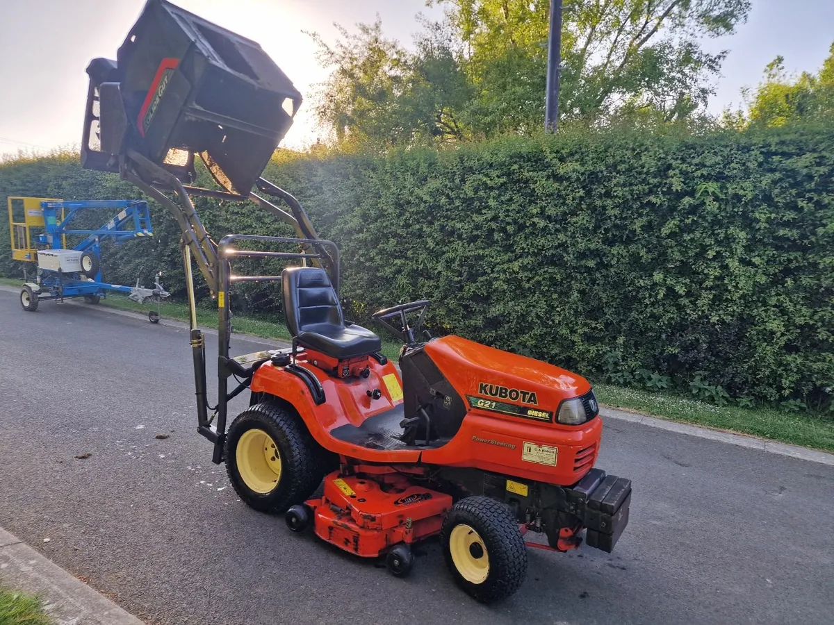 Kubota high tip ride on mower lawnmower 300 hrs - Image 1