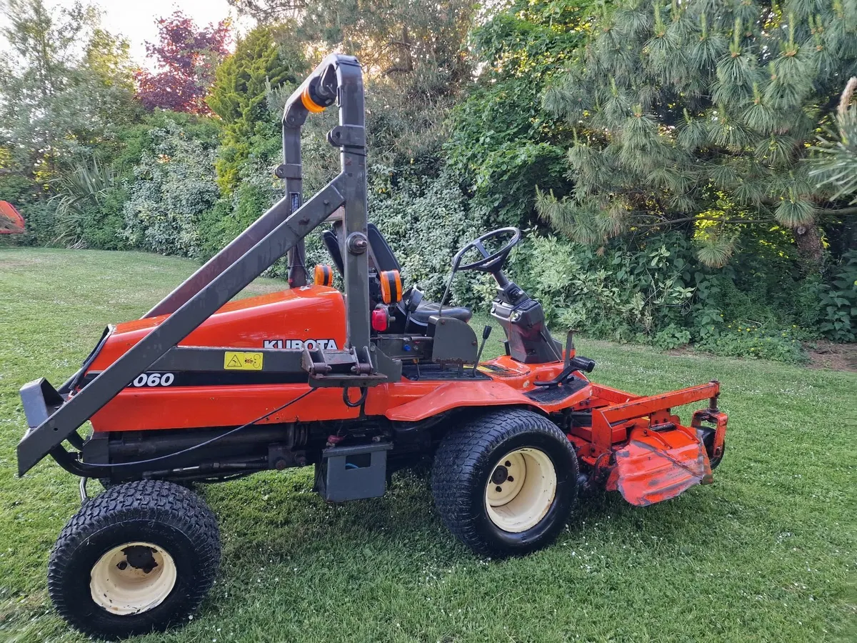 Kubota front ride on mower lawnmower - Image 3