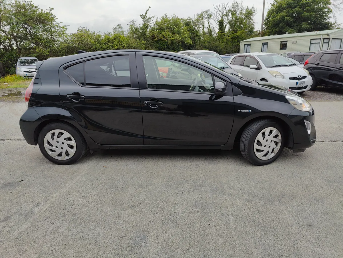 Toyota Aqua 2015 - Image 2