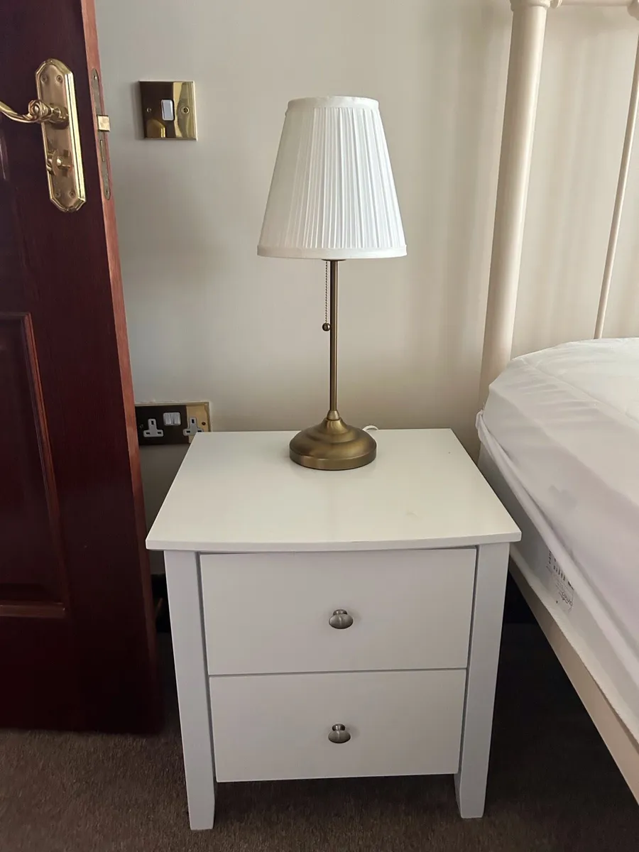 2 bedside with lamps - Image 2