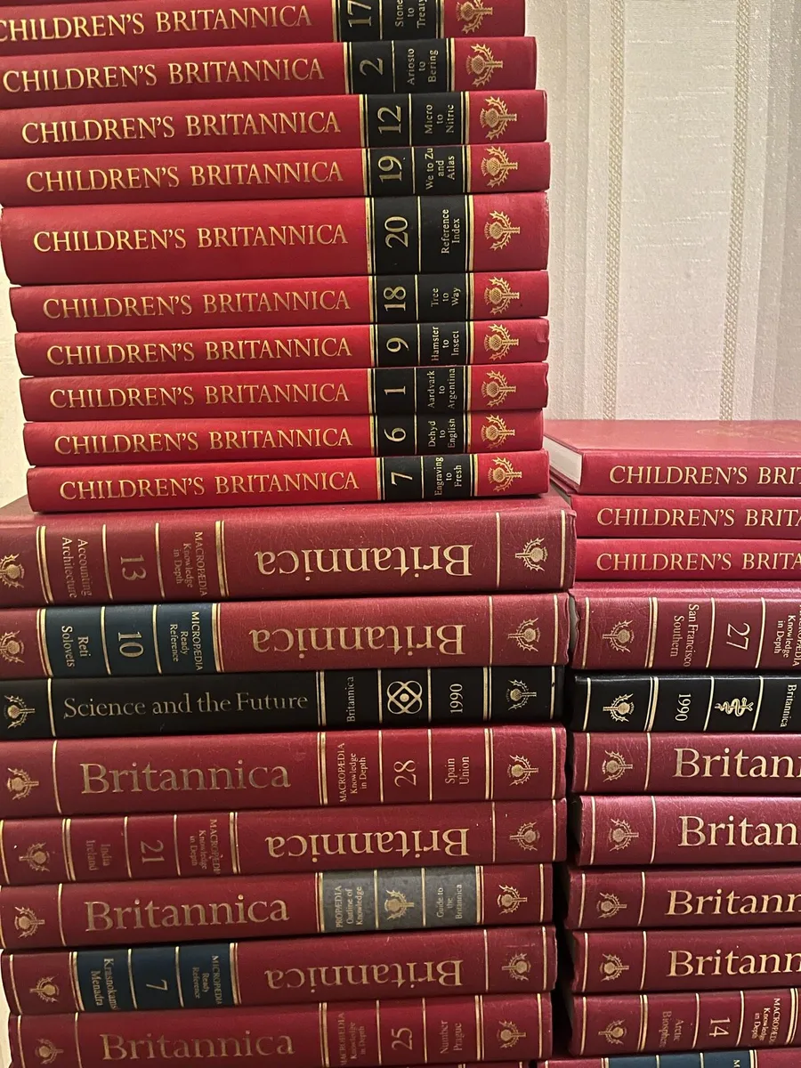 Britannica encyclopaedia hardback complete set - Image 2