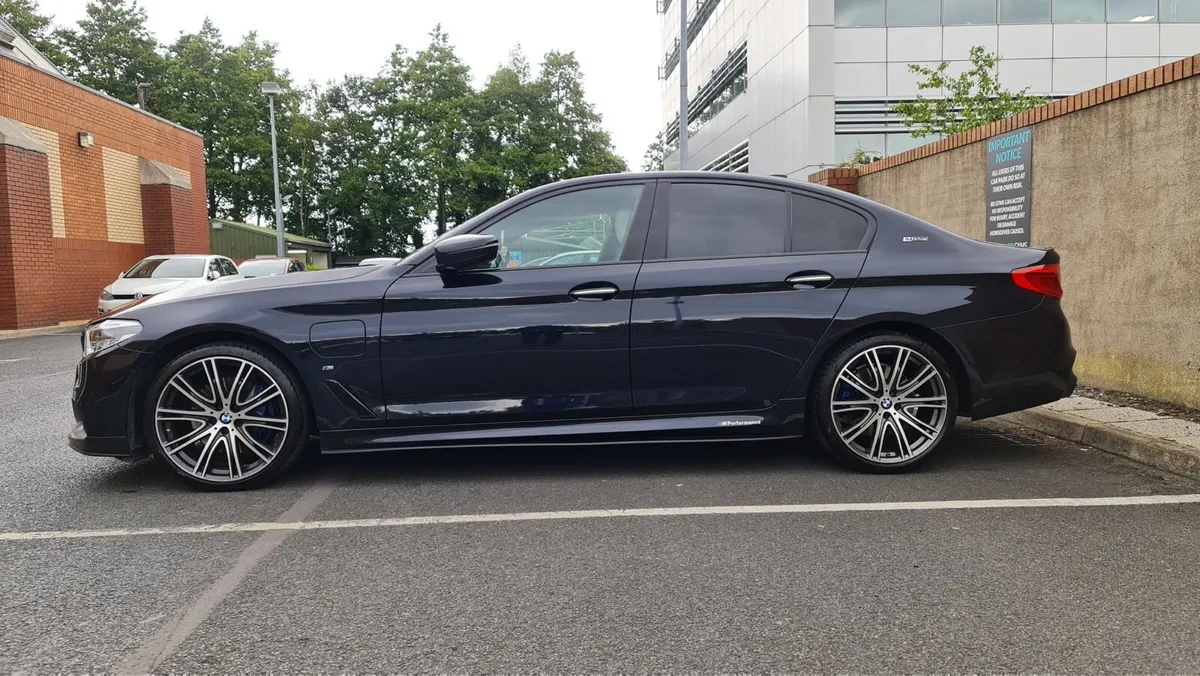 2017 Bmw 5 series 530e M-Sport Auto - Image 3