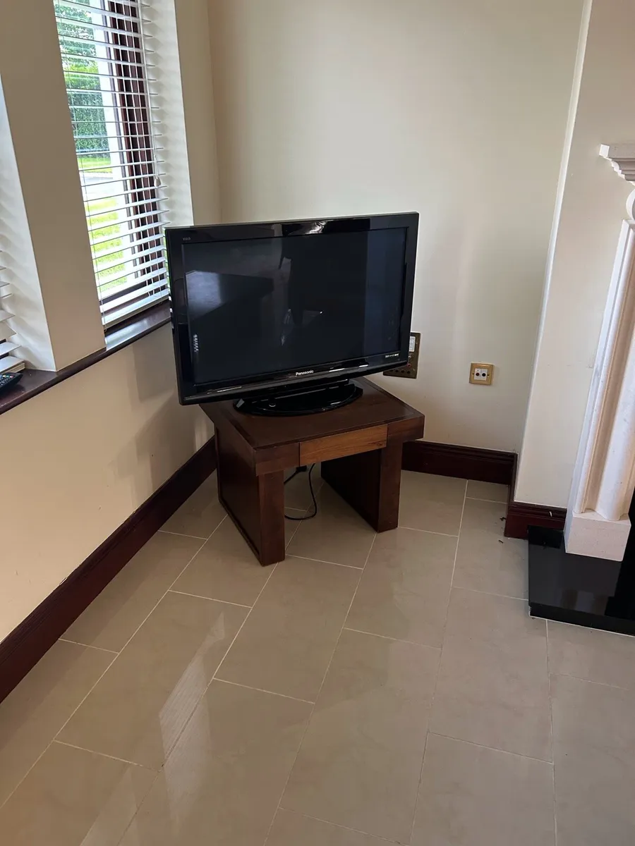 Coffee table and 2 side tables with Panasonic to