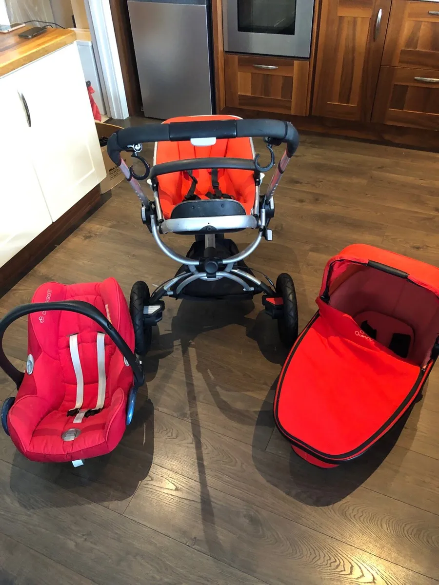 3 in 1 Quinny Buzz travel buggy/car seat set - Image 1