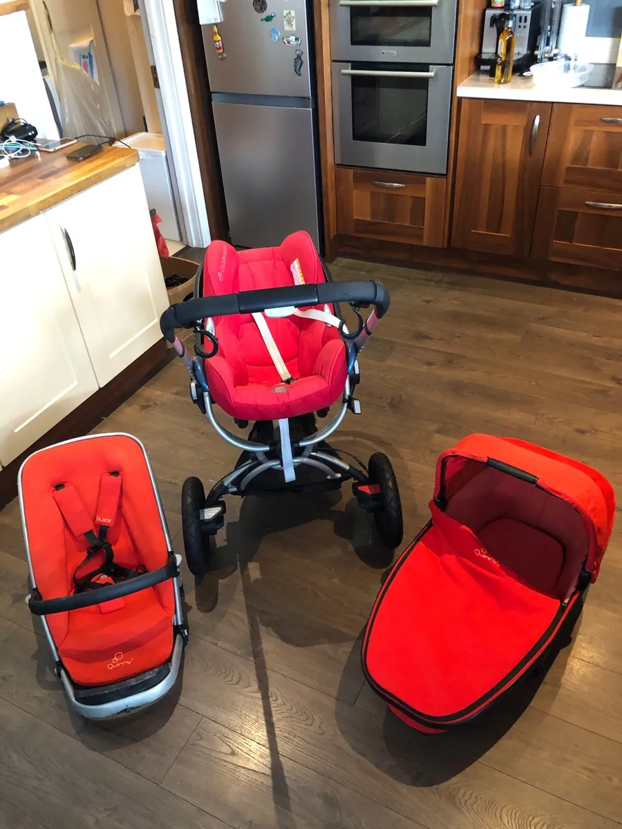3 in 1 Quinny Buzz travel buggy/car seat set - Image 2